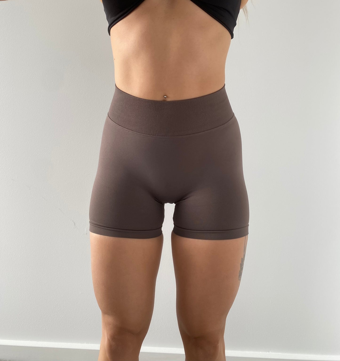 ELEVATE SHORTS - TAUPE